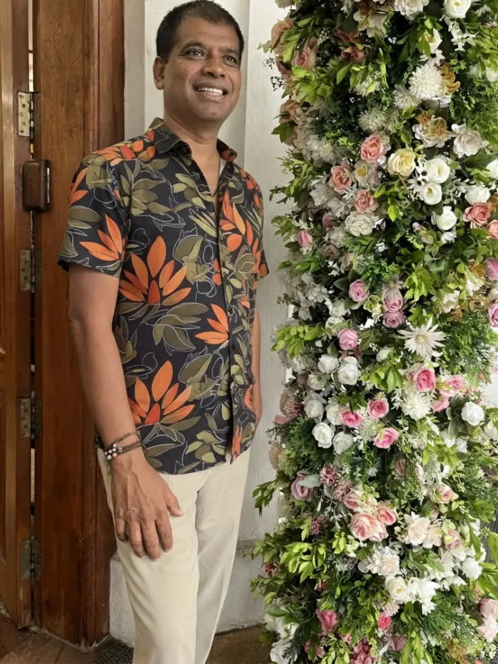 Floral shirt Bangkok Bloom: Silk-Satin Elegance